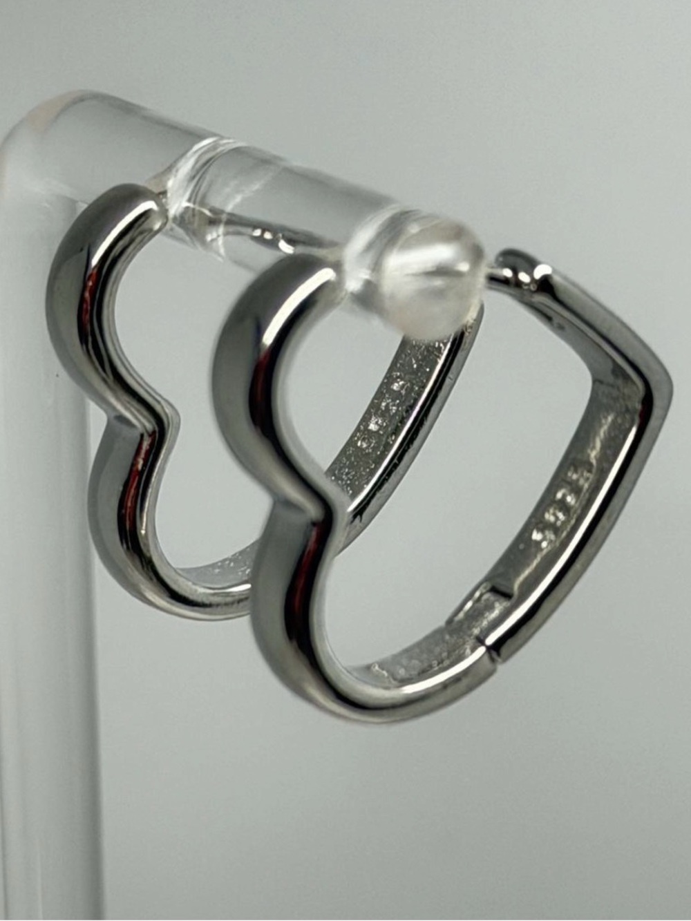 925 stamped, Sterling Silver Heart shapes Hoops Earrings - For Sale! - Picture 3 of 9